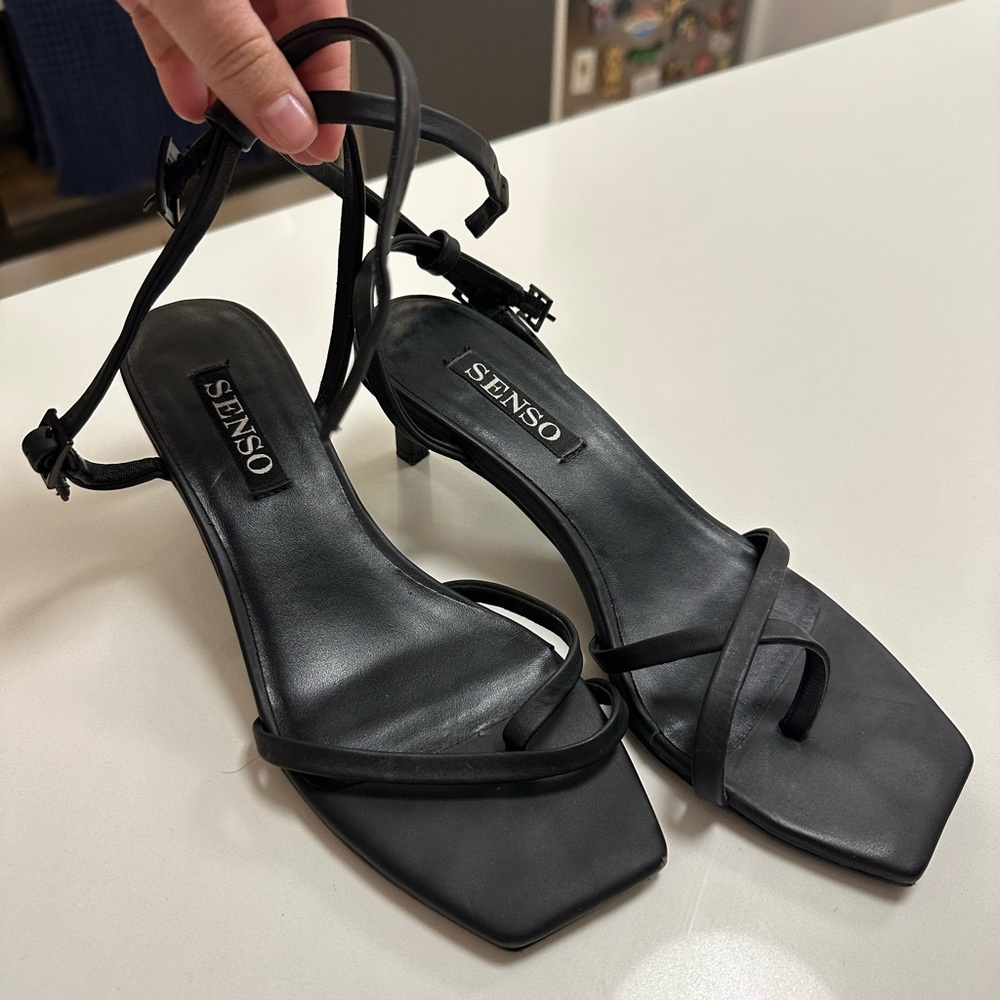 Senso Black Strappy Sandals